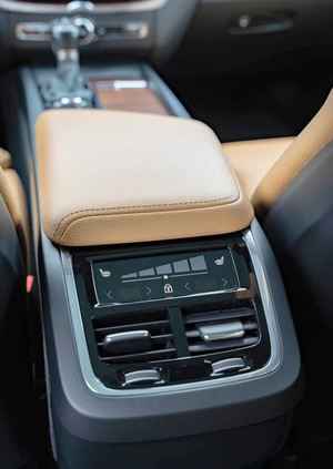 Volvo XC 60 cena 156000 przebieg: 56000, rok produkcji 2019 z Białystok małe 781
